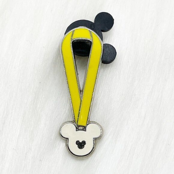 🔮 5/$25‎ Disney Yellow Mickey Lanyard Pin - Picture 1 of 3